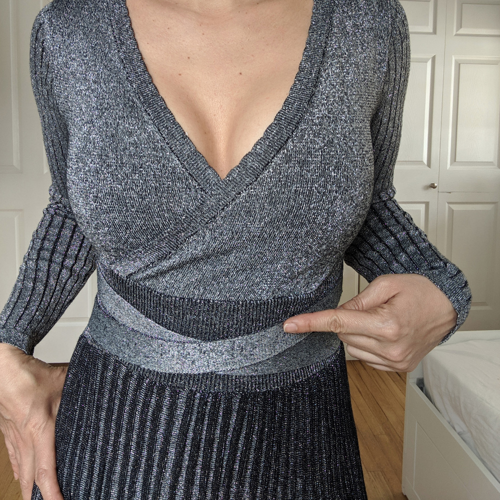 A line knitted slim knee lenght silver dress